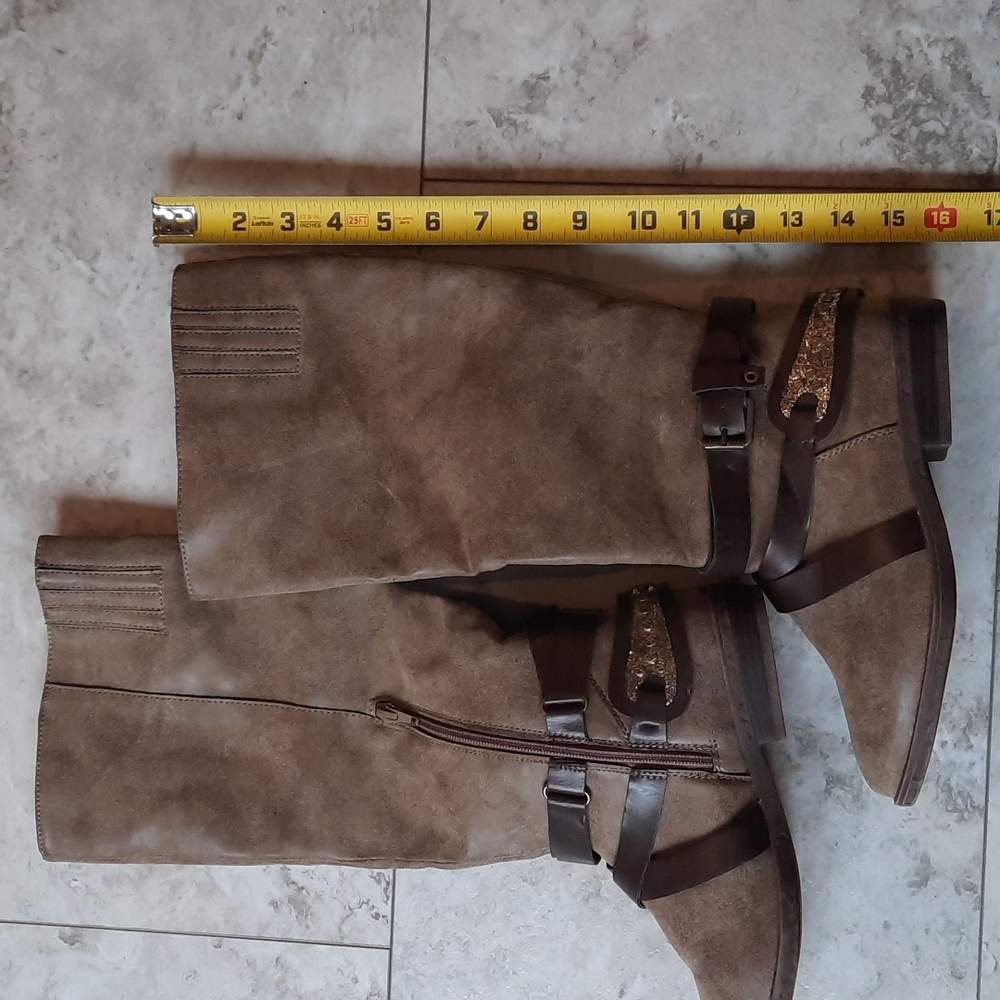 Woman's Boots size 6/Child Size 4 - Isadora by RAMPAGE